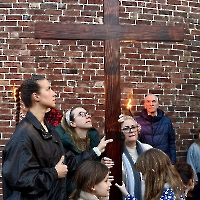 20.04.2026 - Droga Krzyżowa ulicami miasta Düsseldorf_100