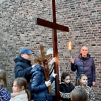 20.04.2026 - Droga Krzyżowa ulicami miasta Düsseldorf_105