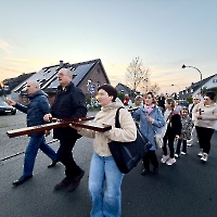 20.04.2026 - Droga Krzyżowa ulicami miasta Düsseldorf_76