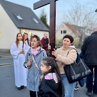 20.04.2026 - Droga Krzyżowa ulicami miasta Düsseldorf_80