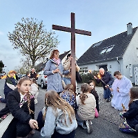 20.04.2026 - Droga Krzyżowa ulicami miasta Düsseldorf_83