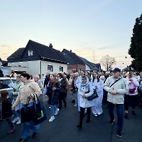 20.04.2026 - Droga Krzyżowa ulicami miasta Düsseldorf_86