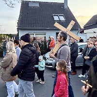 20.04.2026 - Droga Krzyżowa ulicami miasta Düsseldorf_91